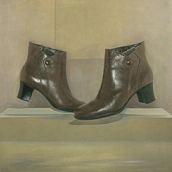 Clarks 11 Brown Leather Classic Chic Mod Retro Ankle Bootie - Picture 1 of 7